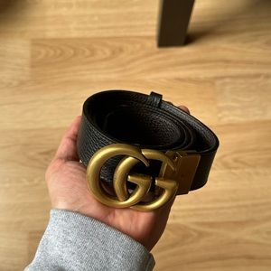 Men’s Gucci Belt / Size 95-38 / Reversible Black and Brown.